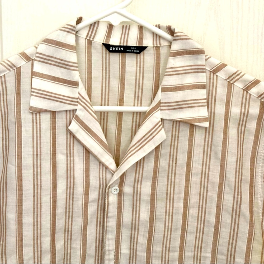 SHEIN Men’s Tan & White Striped Button Down Shirt, Short Sleeves, Size Medium